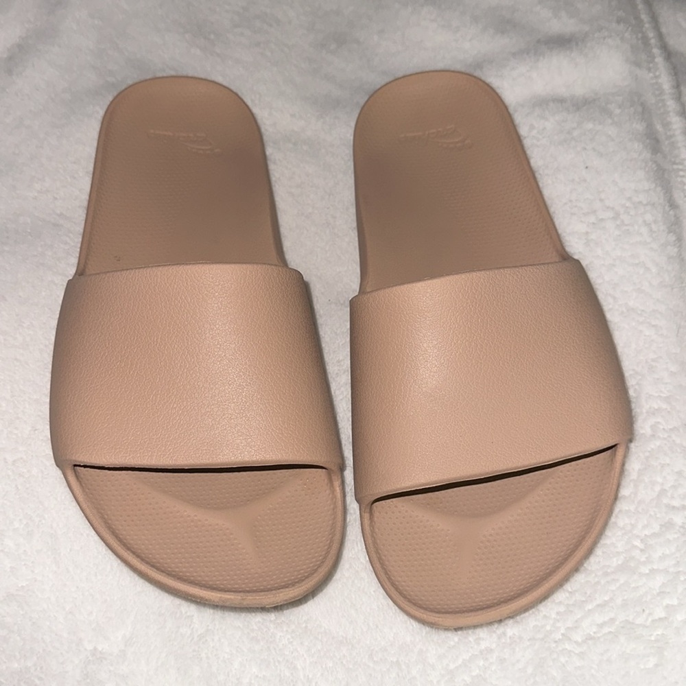 Archie’s Tan Slides